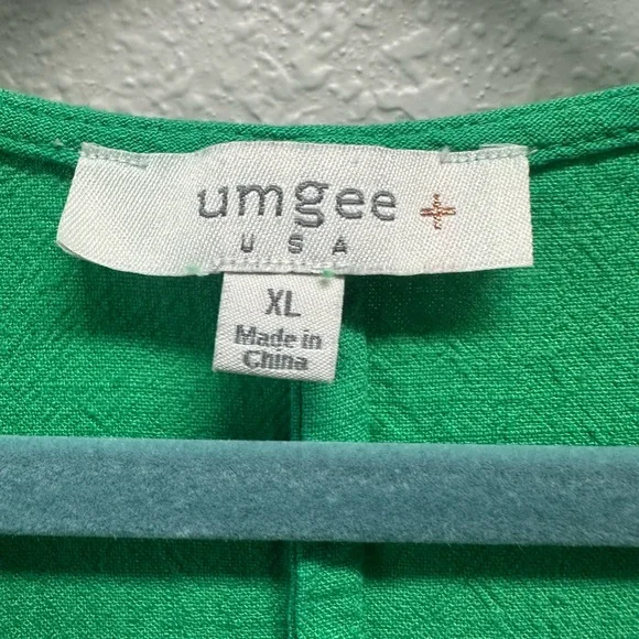 Umgee Overaized Emerald Green Top-Perfect for St Patty’s Day - Picture 2 of 3